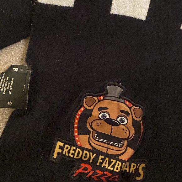 Five Nights at Freddy's Scarf - Picture 3 of 3